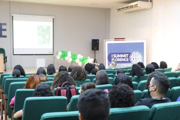 I Summit da Faculdade Florence une pesquisa científica e empreendedorismo