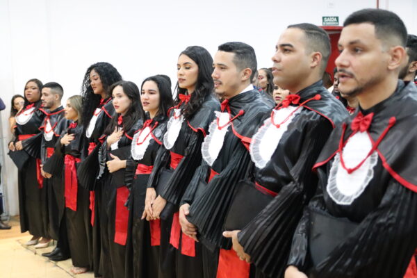 Faculdade Florence celebra colação de grau do curso de Direito