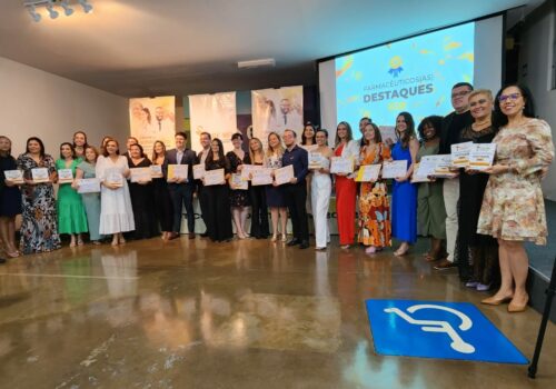 Professoras da Faculdade Florence são premiadas no Destaque Farmacêutico