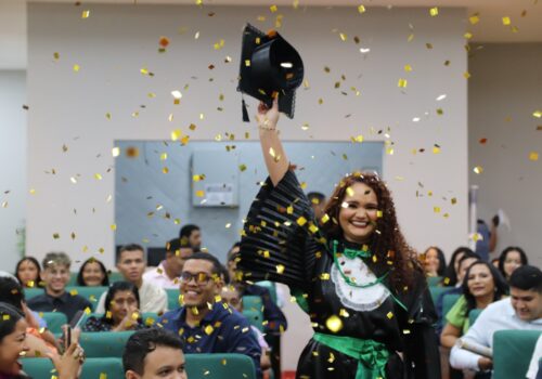 Faculdade Florence faz história e forma a primeira turma de profissionais de Biomedicina em Colação de Grau