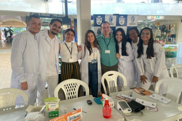 Curso de Farmácia da Faculdade Florence participa de ação promovida pelo Conselho Regional de Farmácia