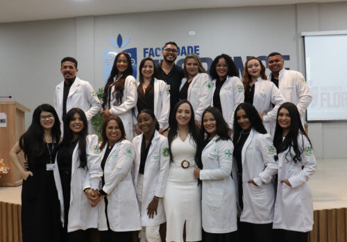 Cerimônia do Jaleco Celebra Compromisso e Excelência dos Estudantes de Biomedicina da Faculdade Florence