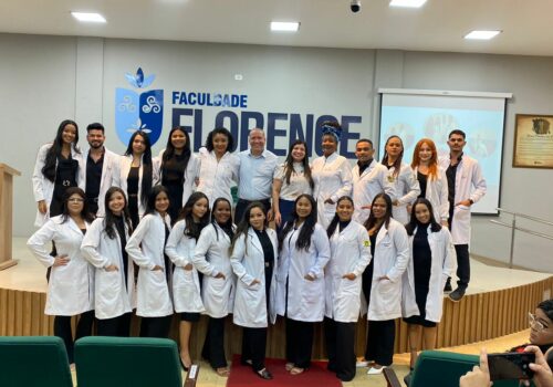 Faculdade Florence Celebra Cerimônia do Jaleco do Curso de Enfermagem