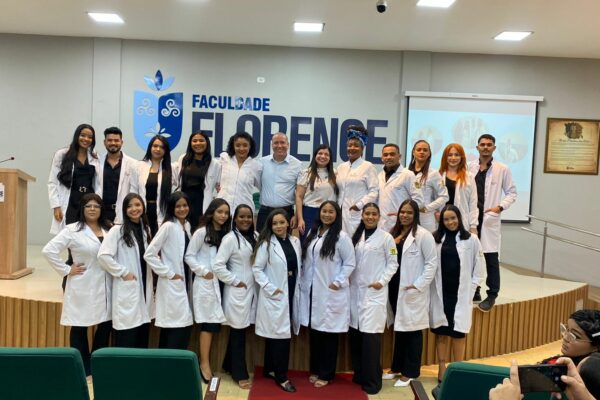 Faculdade Florence Celebra Cerimônia do Jaleco do Curso de Enfermagem
