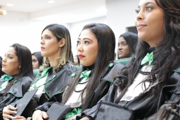 Uma Noite Memorável: Formatura dos Cursos Técnicos de Estética e Enfermagem do Instituto Florence