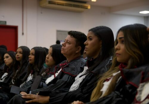 Triunfo e Emoção: A Formatura Épica de Odontologia na Faculdade Florence