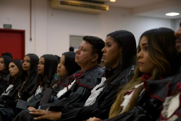 Triunfo e Emoção: A Formatura Épica de Odontologia na Faculdade Florence